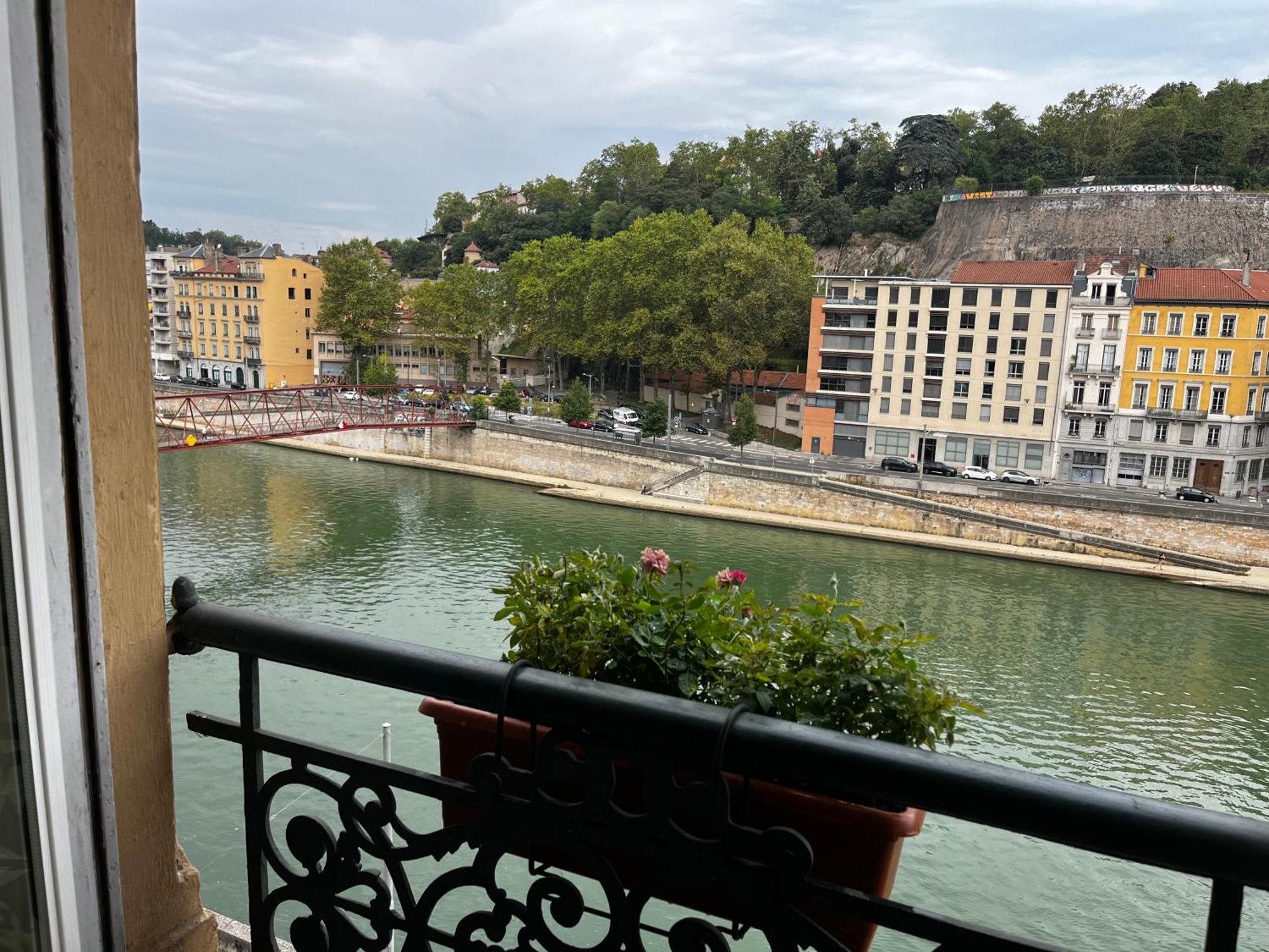 Vue Sur L'Eau Apartment Lyon Exterior photo